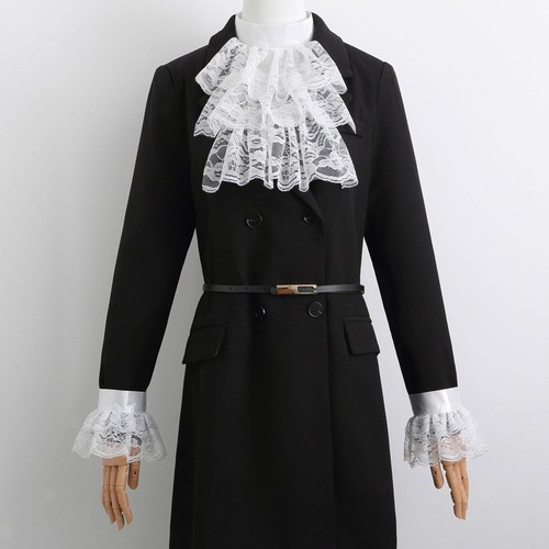 Set aus jabot und manschetten - und,
